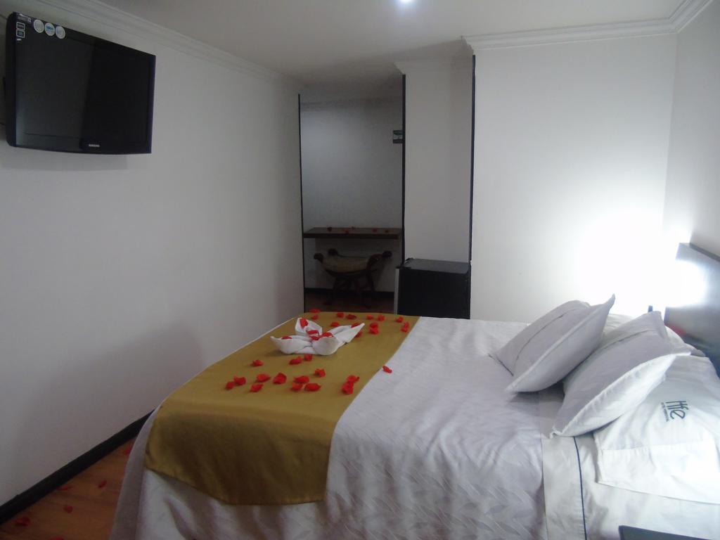 Hotel Ferrovial Corferias Bogota Exterior photo